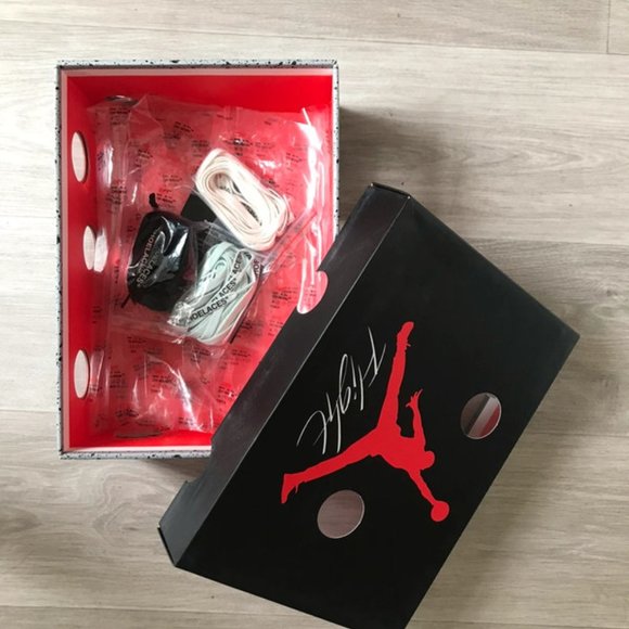 Jordan 4 x Off White main image 6